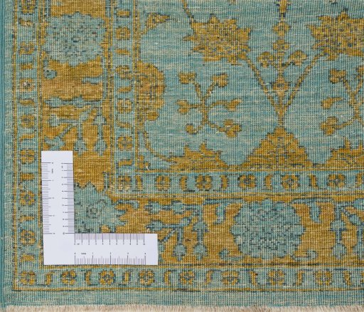 Corner detail of New Farahan rug showing border pattern and Wool pile