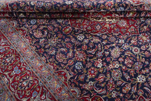 Close-up detail of New Kashan rug from Iran / Persia showing Cork weave