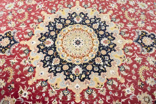 Central medallion detail of 2000s Tabriz 50/60/70 Raj rug from Iran / Persia