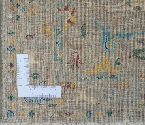 Corner detail of New Farahan rug showing border pattern and Wool pile
