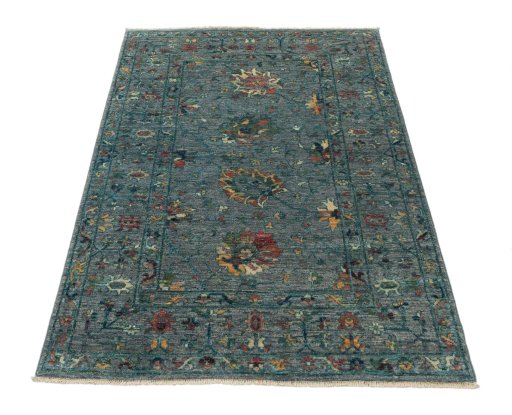 Surface texture of New Farahan rug with natural Wool and intricate pattern
