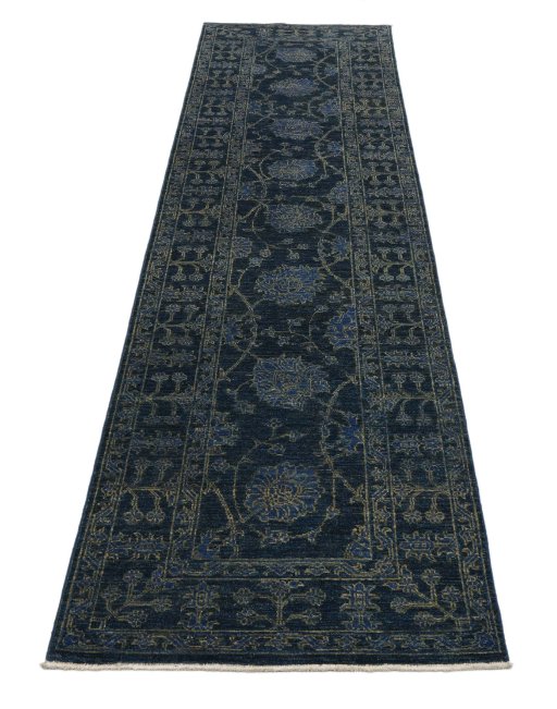 Surface texture of New Farahan rug with natural Wool and intricate pattern