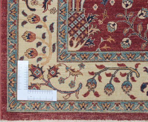 Corner detail of New Farahan rug showing border pattern and Wool pile