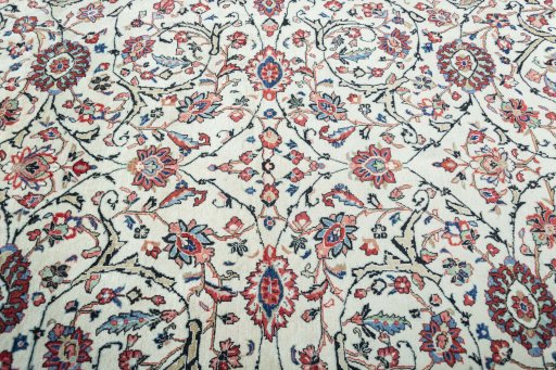 Central medallion detail of 1970s Sarough rug from Iran / Persia