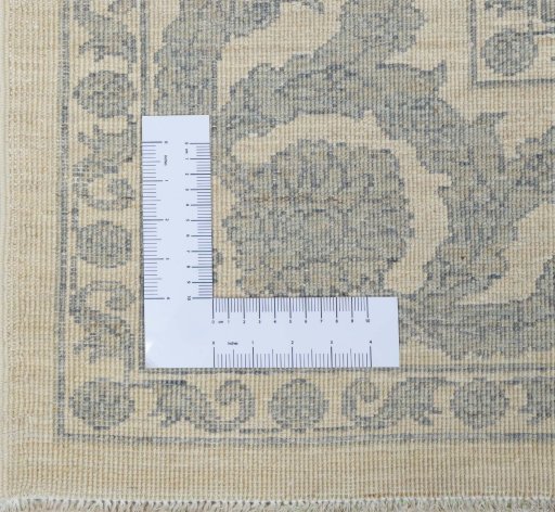 Corner detail of New Farahan rug showing border pattern and Wool pile