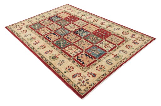 Corner detail of New Farahan rug showing border pattern and Wool pile