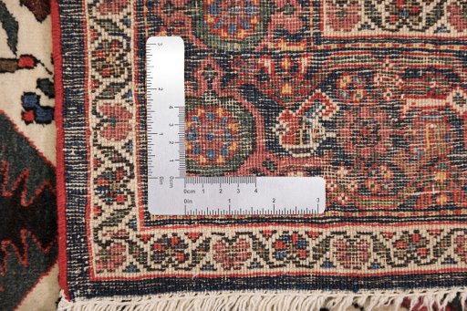 Full view of 1900s Farahan rug from Iran / Persia, 201 × 133 cm in Red tones