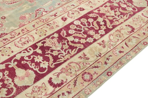 Close-up detail of 1920s Farahan rug from Iran / Persia showing Wool weave