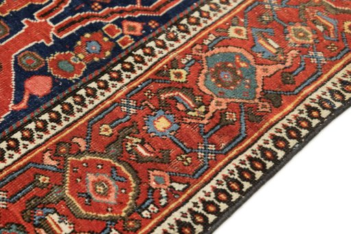 Central medallion detail of 1900s Farahan rug from Iran / Persia