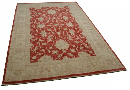Corner detail of New Farahan rug showing border pattern and Wool pile