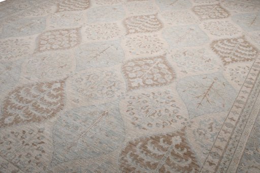 Corner detail of New Farahan rug showing border pattern and Wool pile