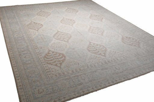 Corner detail of New Farahan rug showing border pattern and Wool pile