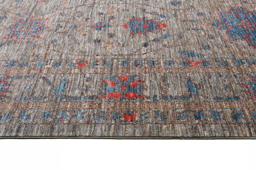 Corner detail of New Farahan rug showing border pattern and Wool pile