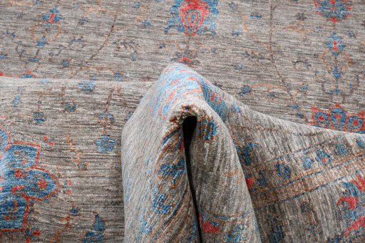 Surface texture of New Farahan rug with natural Wool and intricate pattern