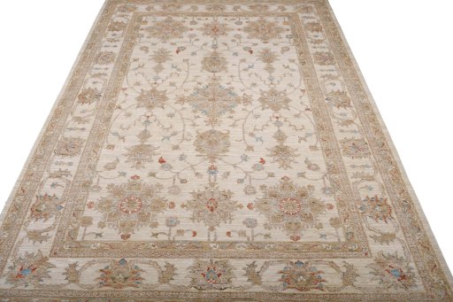 Surface texture of New Farahan rug with natural Wool and intricate pattern