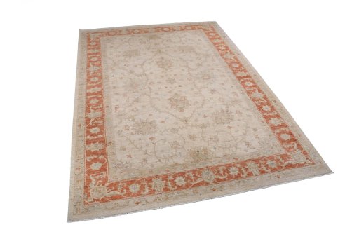 Corner detail of New Farahan rug showing border pattern and Wool pile