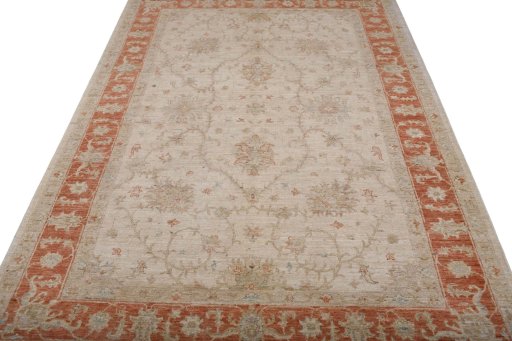 Surface texture of New Farahan rug with natural Wool and intricate pattern