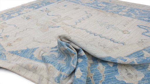 Corner detail of New Farahan rug showing border pattern and Wool pile