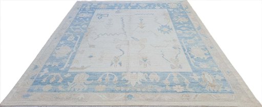 Surface texture of New Farahan rug with natural Wool and intricate pattern