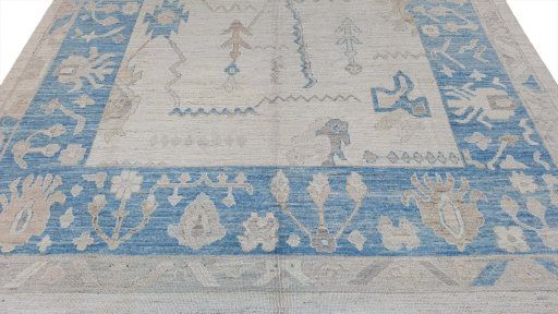Central medallion detail of New Farahan rug from Pakistan
