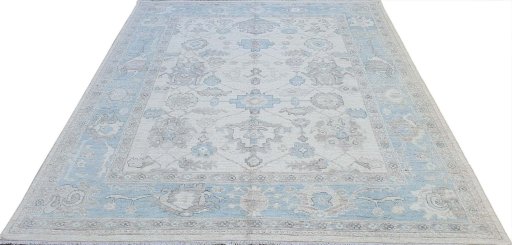Surface texture of New Farahan rug with natural Wool and intricate pattern