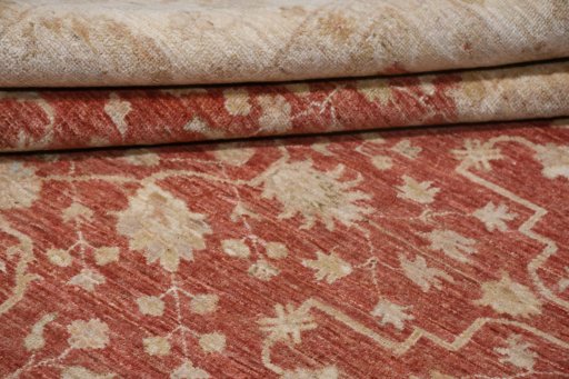Corner detail of New Farahan rug showing border pattern and Wool pile