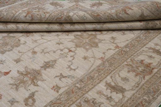 Close-up detail of New Farahan rug from Pakistan showing Wool weave