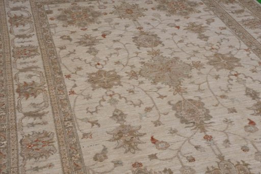 Central medallion detail of New Farahan rug from Pakistan