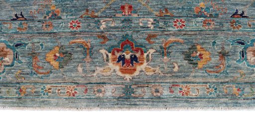Corner detail of New Farahan rug showing border pattern and Wool pile