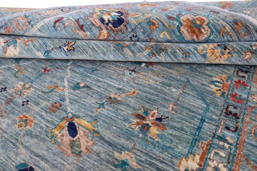 Surface texture of New Farahan rug with natural Wool and intricate pattern