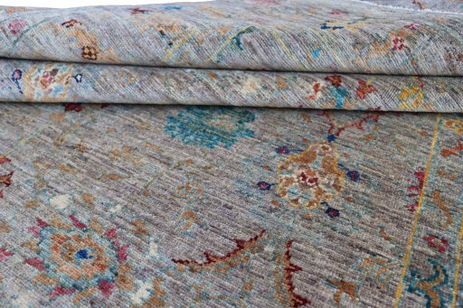 Surface texture of New Farahan rug with natural Wool and intricate pattern