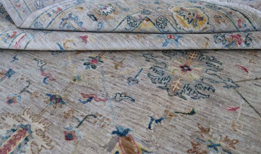 Surface texture of New Farahan rug with natural Wool and intricate pattern