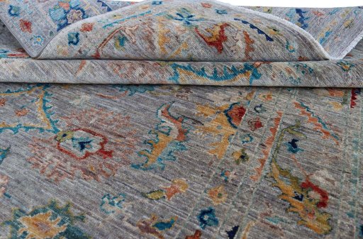 Surface texture of New Farahan rug with natural Wool and intricate pattern