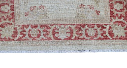 Corner detail of New Farahan rug showing border pattern and Wool pile