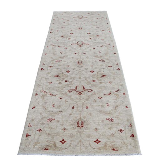 Surface texture of New Farahan rug with natural Wool and intricate pattern