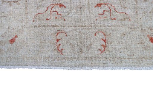 Corner detail of New Farahan rug showing border pattern and Wool pile