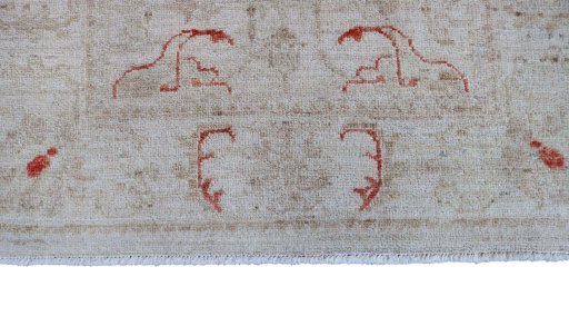 Corner detail of New Farahan rug showing border pattern and Wool pile