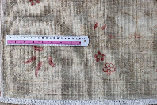 Central medallion detail of New Farahan rug from Pakistan