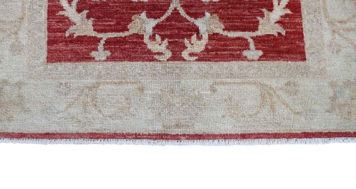 Corner detail of New Farahan rug showing border pattern and Wool pile