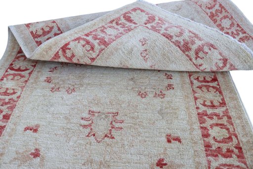 Surface texture of New Farahan rug with natural Wool and intricate pattern