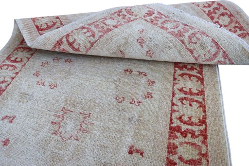 Surface texture of New Farahan rug with natural Wool and intricate pattern