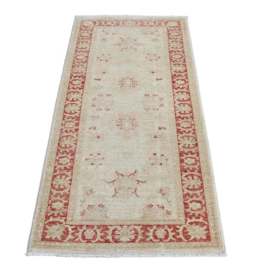Surface texture of New Farahan rug with natural Wool and intricate pattern