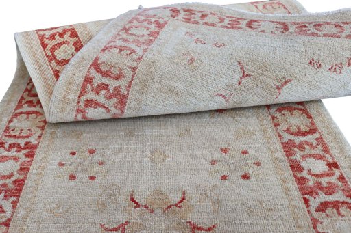 Surface texture of New Farahan rug with natural Wool and intricate pattern
