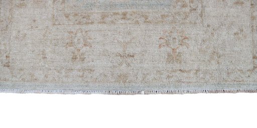 Corner detail of New Farahan rug showing border pattern and Wool pile