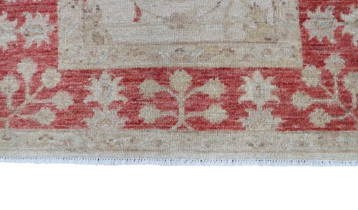 Corner detail of New Farahan rug showing border pattern and Wool pile