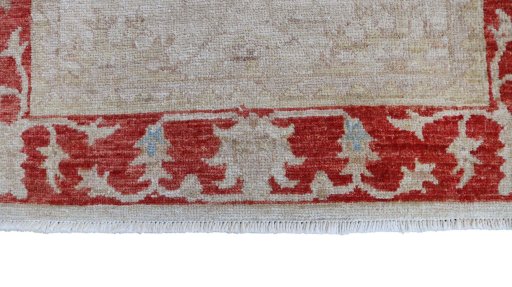 Corner detail of New Farahan rug showing border pattern and Wool pile
