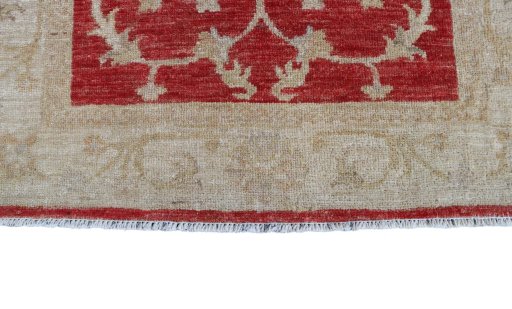Corner detail of New Farahan rug showing border pattern and Wool pile