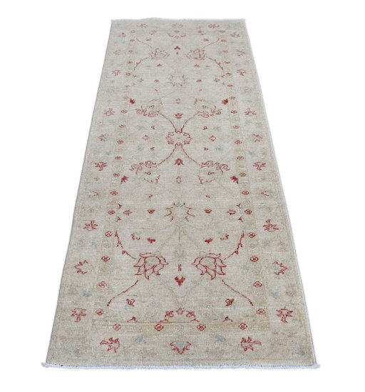 Surface texture of New Farahan rug with natural Wool and intricate pattern