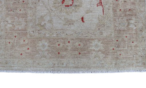Corner detail of New Farahan rug showing border pattern and Wool pile