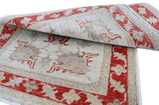 Surface texture of New Farahan rug with natural Wool and intricate pattern